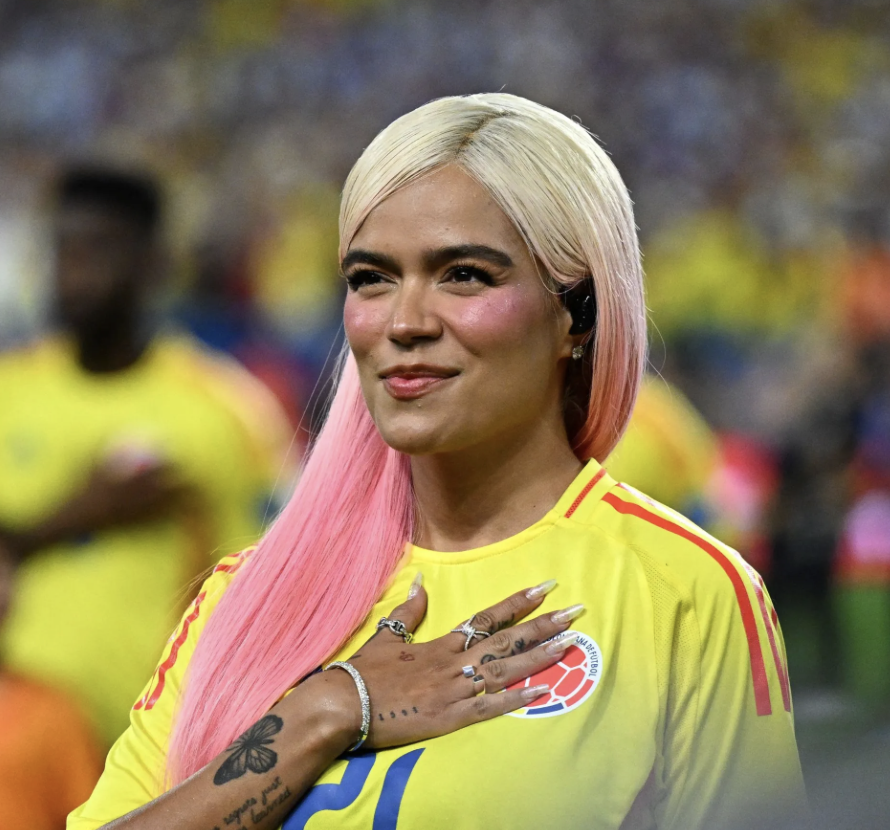 Karol G con la camiseta de la Selección Colombia